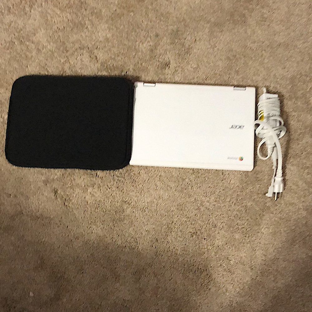 Acer chrome book with case and charger